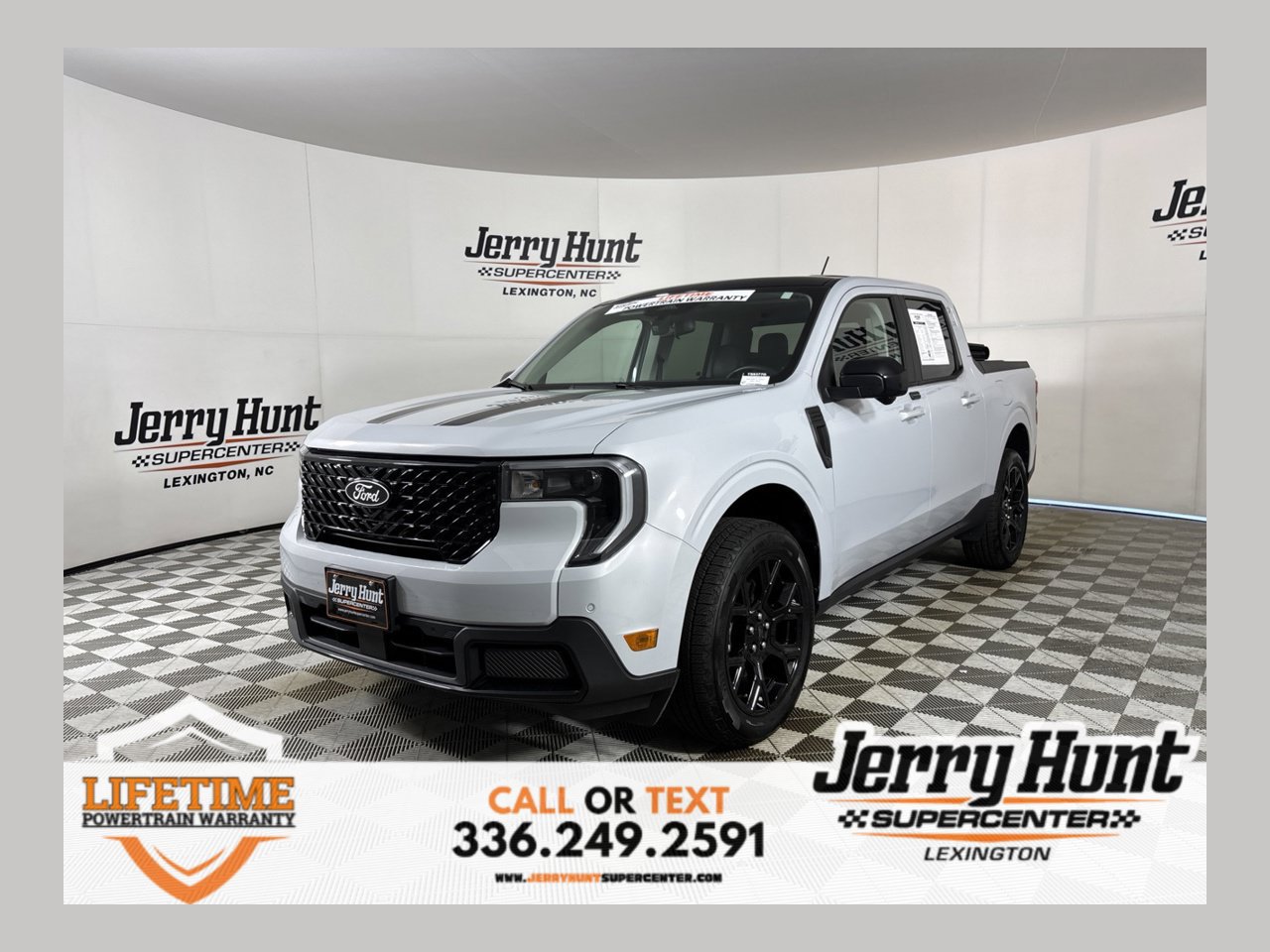 Used 2025 Ford Maverick Lariat w/ Black Appearance Package AWD/4WD image 1