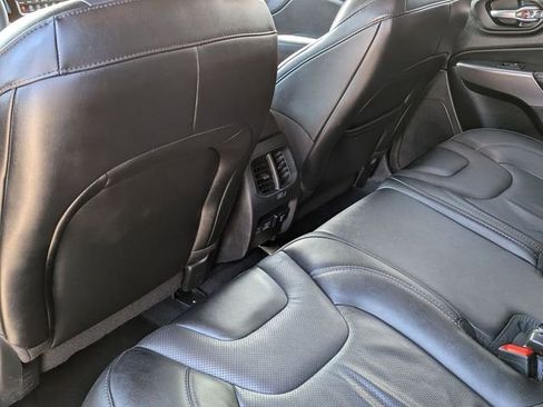 Certified 2022 Jeep Cherokee Limited AWD/4WD image 25