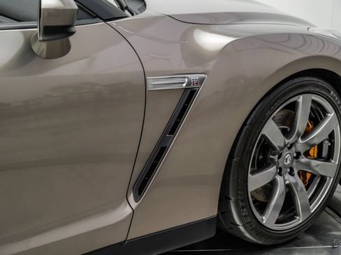 Used 2009 Nissan GT-R Premium AWD/4WD image 41
