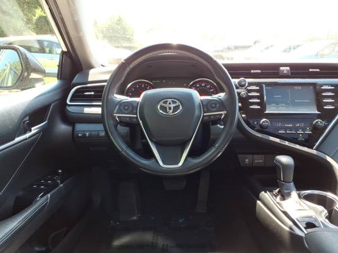 Used 2018 Toyota Camry XSE FWD image 14