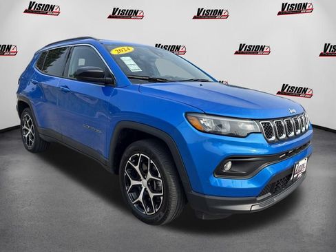 Used 2024 Jeep Compass Latitude AWD/4WD image 3