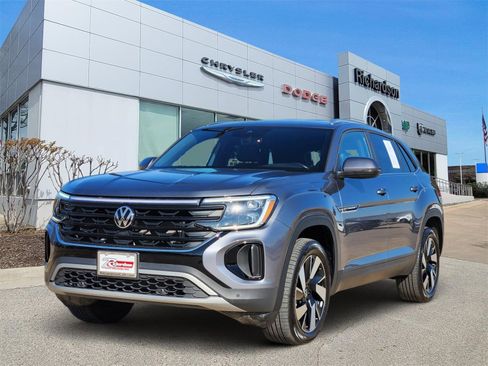 Used 2025 Volkswagen Atlas Cross Sport SE image 2