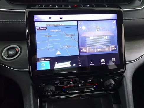 Used 2024 Jeep Grand Cherokee Overland w/ Luxury Tech Group IV image 17