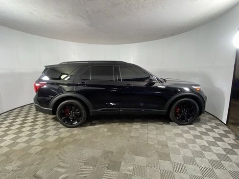 Used 2022 Ford Explorer ST w/ ST Street Pack image 4