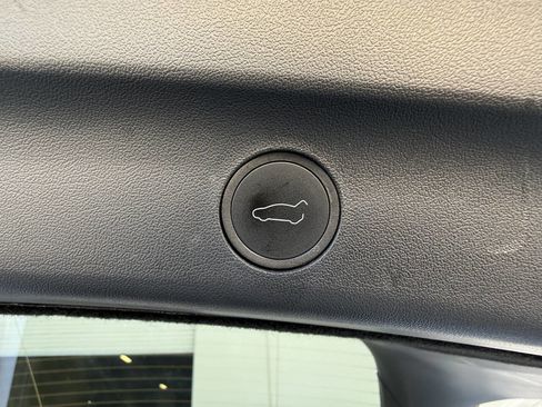 Used 2024 Tesla Model Y Long Range AWD/4WD image 24