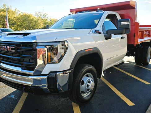 New 2025 GMC Sierra 3500 Pro w/ Convenience Package image 3