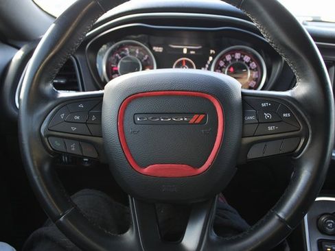 Used 2016 Dodge Challenger R/T image 17