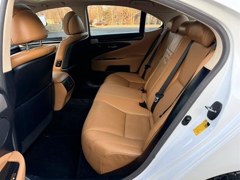 Used 2014 Lexus LS 460 w/ Comfort Package RWD image 26