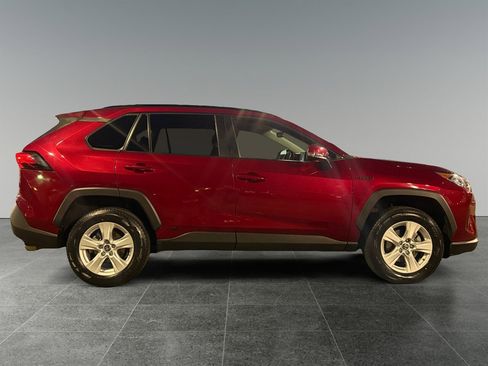 Used 2021 Toyota RAV4 LE image 7