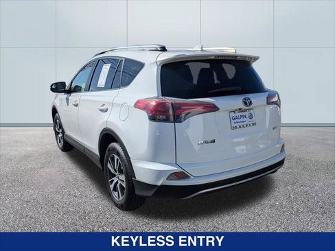 Used 2017 Toyota RAV4 XLE FWD image 3