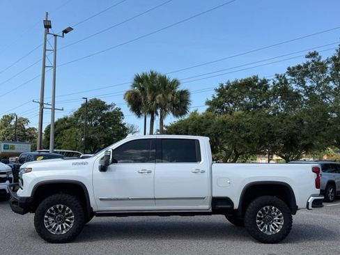 Used 2024 Chevrolet Silverado 2500 High Country w/ Technology Package AWD/4WD image 6