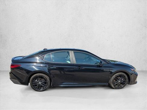 Used 2025 Toyota Camry SE FWD image 4