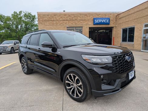 New 2026 Ford Explorer ST-Line AWD/4WD image 4