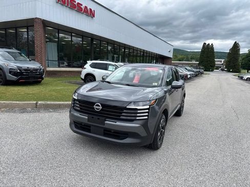 Certified 2025 Nissan Kicks SV AWD/4WD image 5