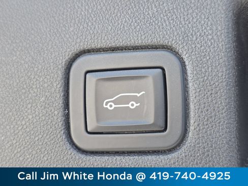 Used 2018 Chevrolet Equinox LT AWD/4WD image 17
