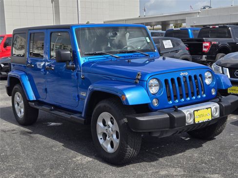 Used 2015 Jeep Wrangler Unlimited Sahara w/ Connectivity Group AWD/4WD image 3