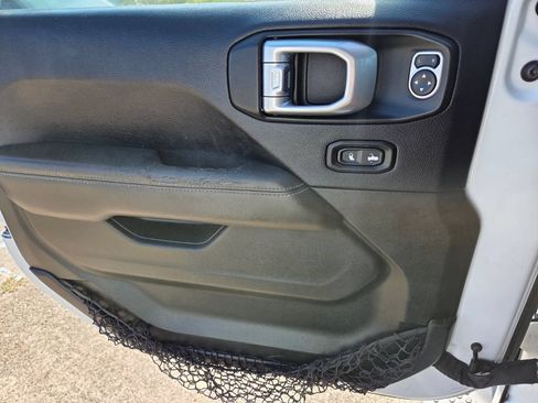 Used 2019 Jeep Wrangler Unlimited Sahara w/ Safety Group AWD/4WD image 19
