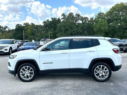 Used 2023 Jeep Compass Latitude AWD/4WD image 12