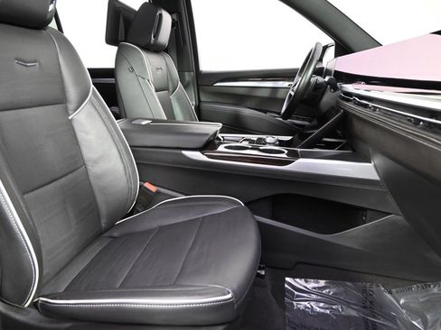 Certified 2025 Cadillac Escalade Premium Luxury image 16