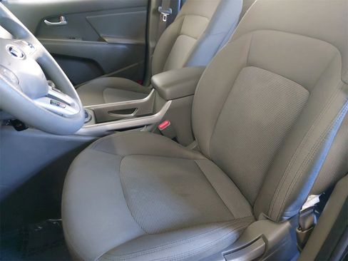 Used 2016 Kia Sportage LX image 14