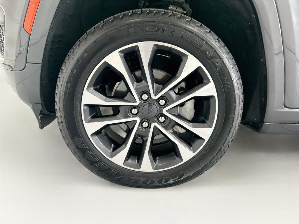 Used 2022 Jeep Grand Cherokee Overland w/ Adv Protech Group III RWD image 29