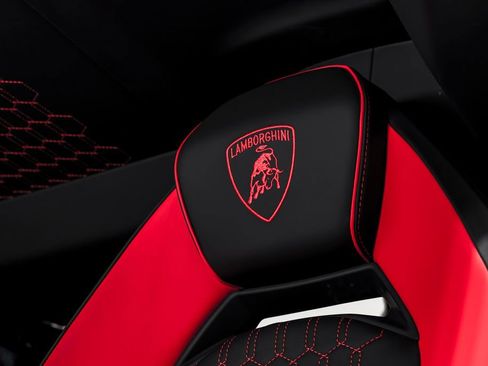 Used 2024 Lamborghini Revuelto image 19