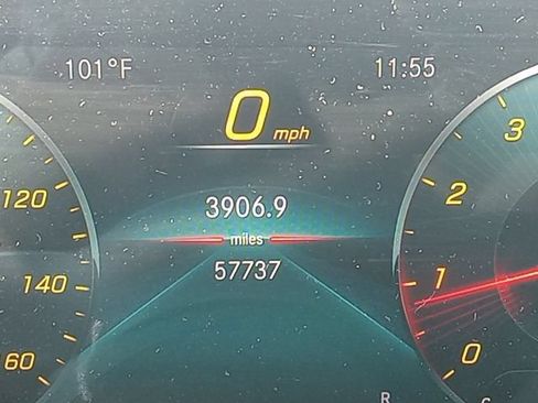 Used 2021 Mercedes-Benz GLB 250 4MATIC image 12