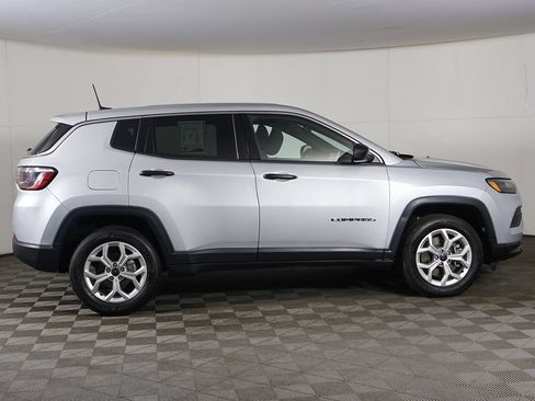 Used 2025 Jeep Compass Sport AWD/4WD image 16