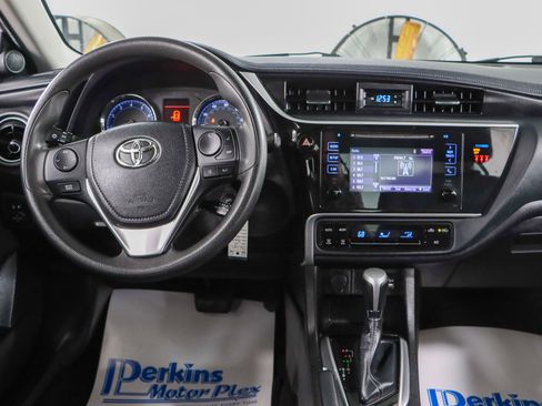Used 2019 Toyota Corolla LE image 17