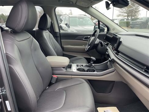 New 2026 Kia Carnival EX image 18