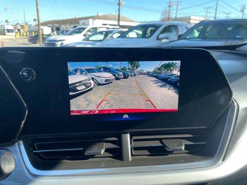 Used 2025 Chevrolet Trax LT w/ LT Convenience Package image 24