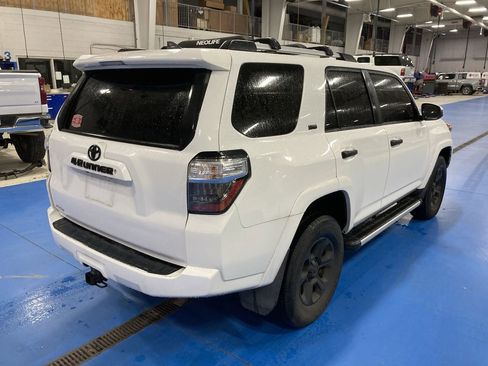 Used 2021 Toyota 4Runner SR5 AWD/4WD image 7