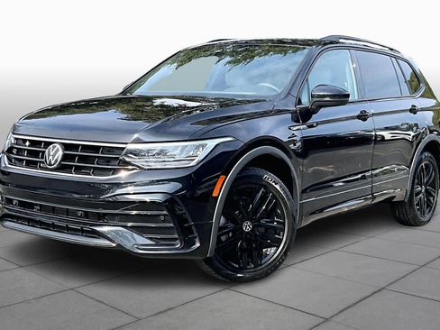 Certified 2022 Volkswagen Tiguan SE R-Line image 1