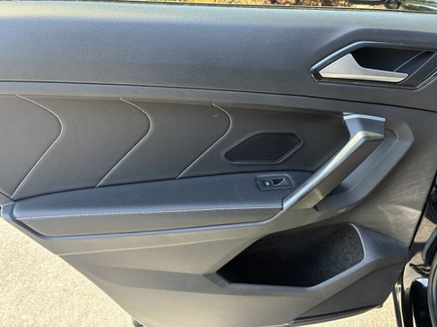 Used 2024 Volkswagen Tiguan SE image 15