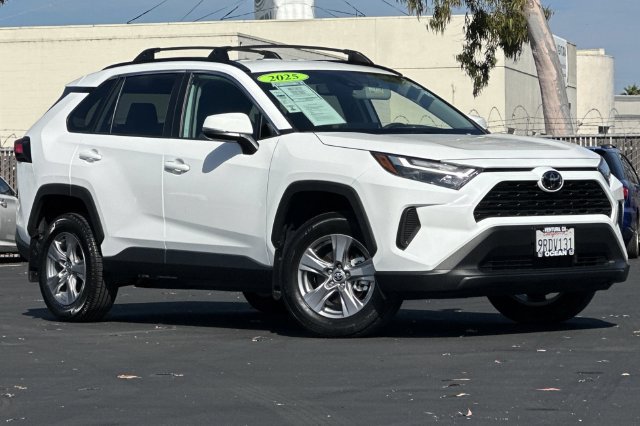 Used 2025 Toyota RAV4 XLE FWD image 2
