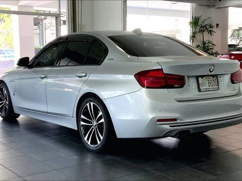 Used 2018 BMW 330e w/ Convenience Package RWD image 5