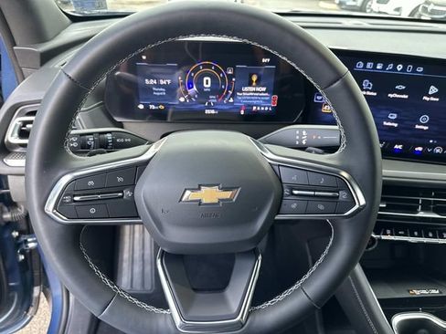 Used 2025 Chevrolet Traverse LT w/ Driver Confidence Package FWD image 28