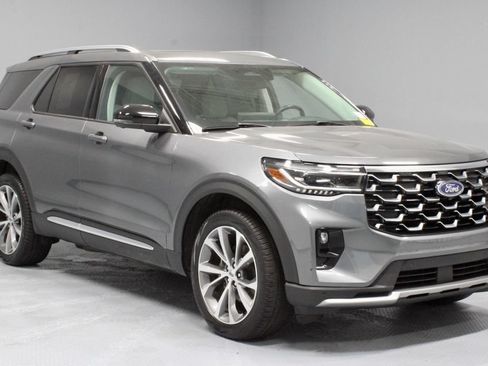 Certified 2025 Ford Explorer Platinum w/ Ultimate Package AWD/4WD image 1