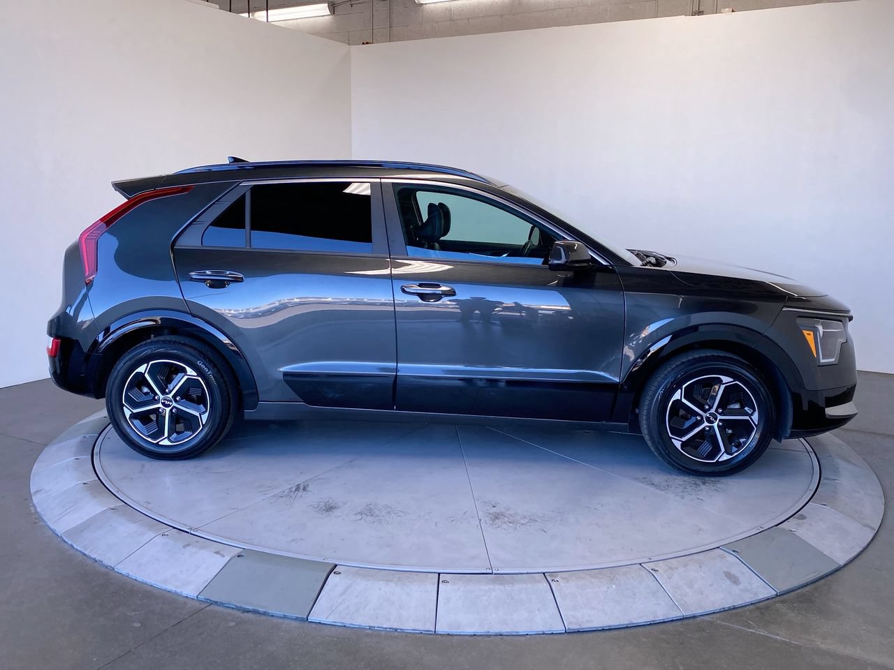 Certified 2024 Kia Niro FWD image 6