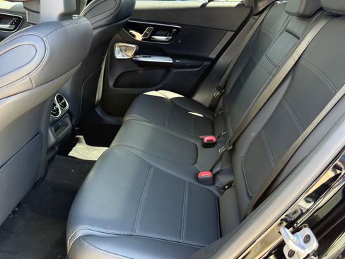 Used 2025 Mercedes-Benz GLC 300 image 41