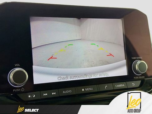 Used 2024 Nissan Pathfinder SV image 13