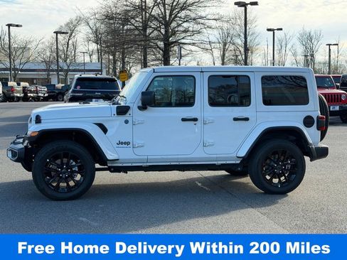 Used 2025 Jeep Wrangler Unlimited Sahara w/ Safety Group image 10