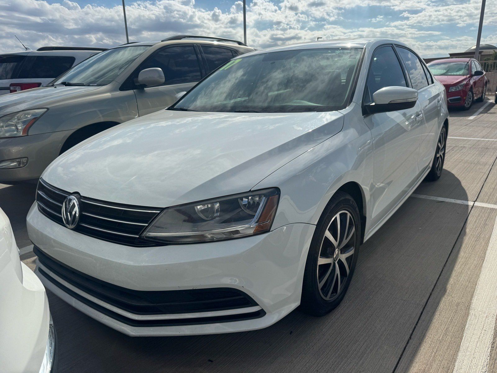 Used 2017 Volkswagen Jetta SE FWD image 2