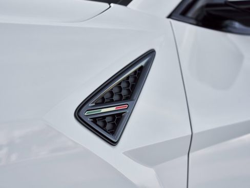 Used 2024 Lamborghini Urus Performante image 11