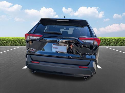 Used 2025 Toyota RAV4 LE image 5