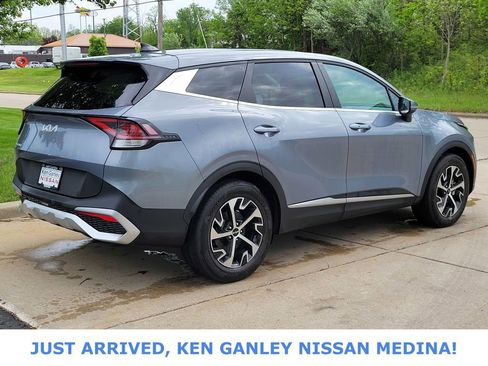 Used 2024 Kia Sportage EX FWD image 3