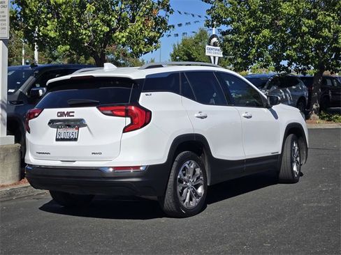 Used 2021 GMC Terrain SLT image 4