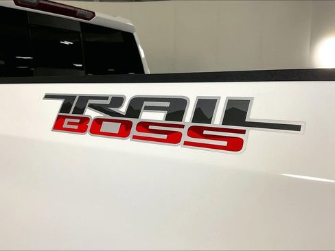 Used 2025 Chevrolet Silverado 1500 LT Trail Boss w/ Convenience Package II AWD/4WD image 42