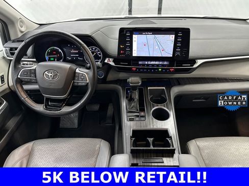 Used 2021 Toyota Sienna Limited image 25