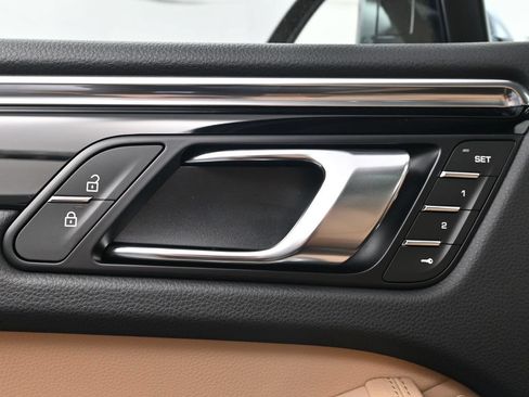 Certified 2026 Porsche Macan AWD/4WD image 18